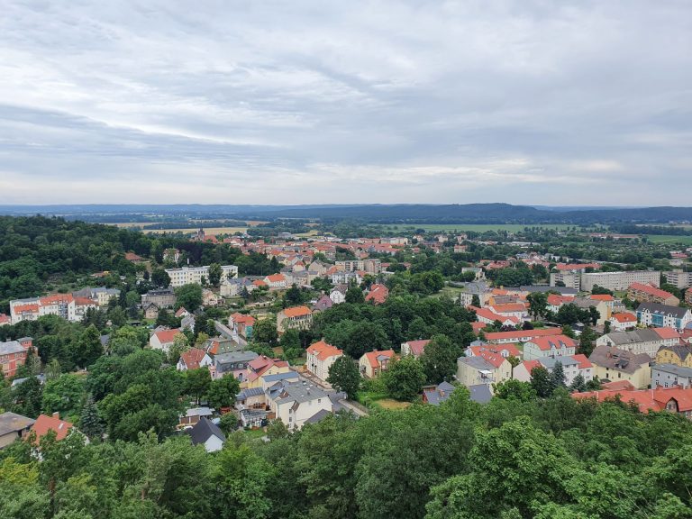Ein Blick vom Aussichtsturm auf auf Bad Freienwalde Richtung Stadtpfarrkirche St. Nikolai